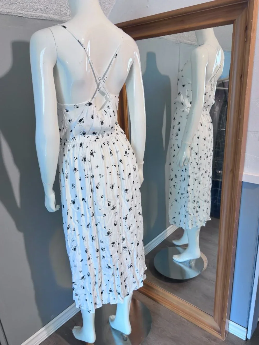 Banana Republic Floral Faux Wrap Dress White Black Size 6 NWT Spaghetti Strap - Picture 2 of 7